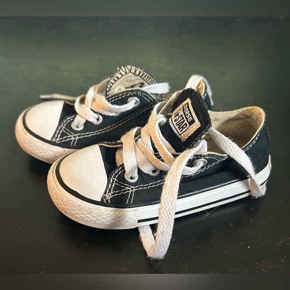 Converse toddler size 6! - Picture 2 of 3